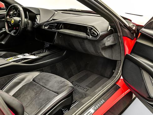 Certified 2025 Ferrari 12Cilindri RWD image 17