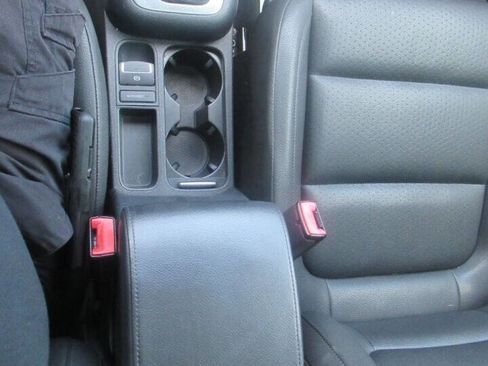 Used 2013 Volkswagen Tiguan SE image 19