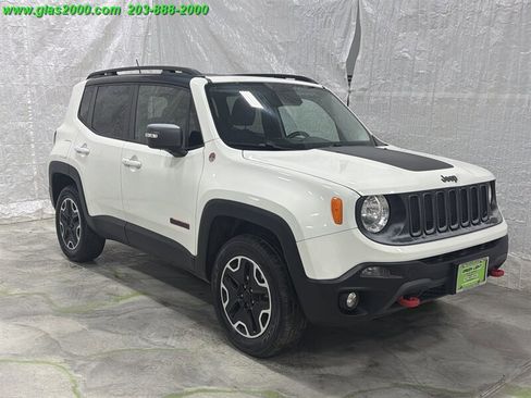 Used 2016 Jeep Renegade Trailhawk image 2