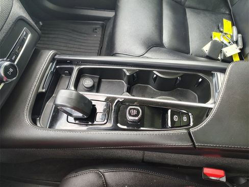 Certified 2023 Volvo XC90 B5 Core w/ Protection Package Premier image 23