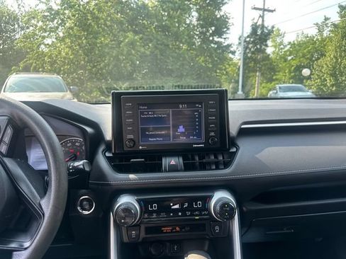 Used 2022 Toyota RAV4 XLE AWD/4WD image 23