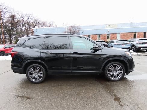 Certified 2022 Honda Pilot Sport image 2