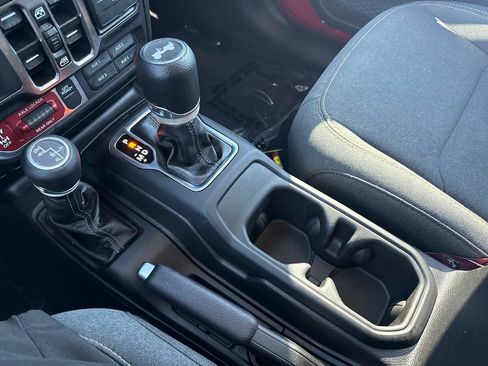 Used 2025 Jeep Wrangler Unlimited Sport AWD/4WD image 24