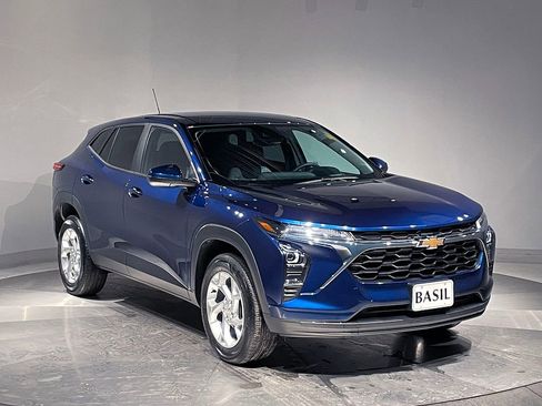 Used 2024 Chevrolet Trax LS w/ LS Convenience Package image 37