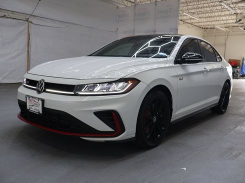 Used 2025 Volkswagen Jetta GLI Autobahn FWD image 3