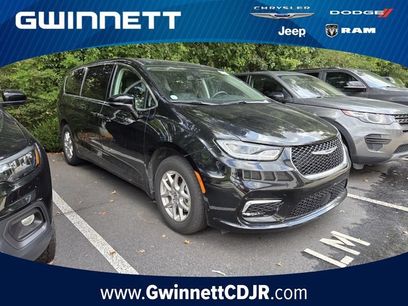 Used 2024 Chrysler Pacifica Touring-L