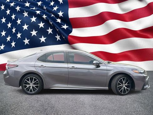 Used 2023 Toyota Camry SE image 6