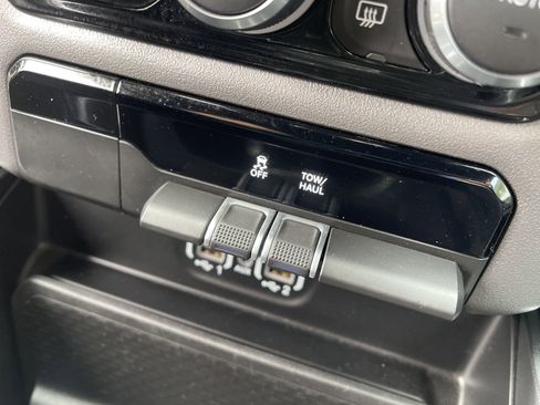 Used 2024 RAM 1500 Laramie image 38