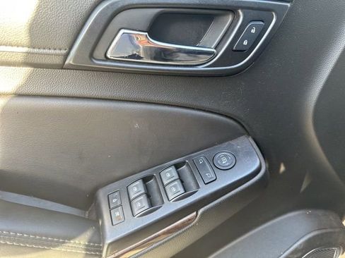 Used 2018 Chevrolet Tahoe LS RWD image 3