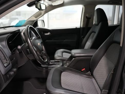 Used 2019 Chevrolet Colorado Z71 w/ Z71 Midnight Edition image 13