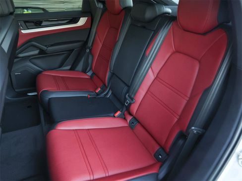 New 2025 Porsche Cayenne S image 32