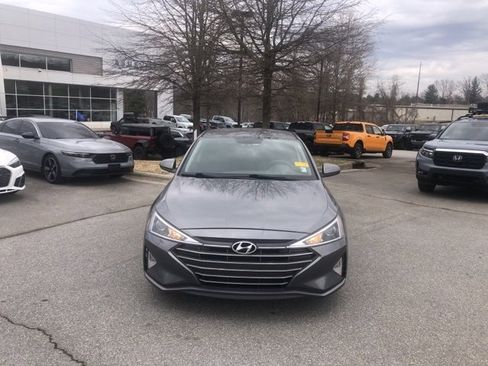 Used 2019 Hyundai Elantra SE w/ Cargo Package image 2