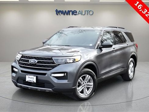 Used 2023 Ford Explorer XLT w/ Equipment Group 202A image 9