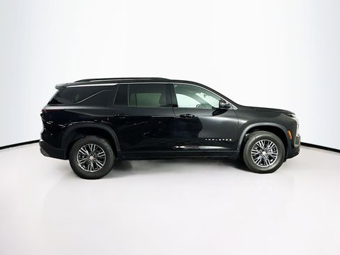 Used 2025 Chevrolet Traverse LT image 10