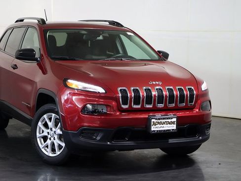 Used 2017 Jeep Cherokee Sport image 6