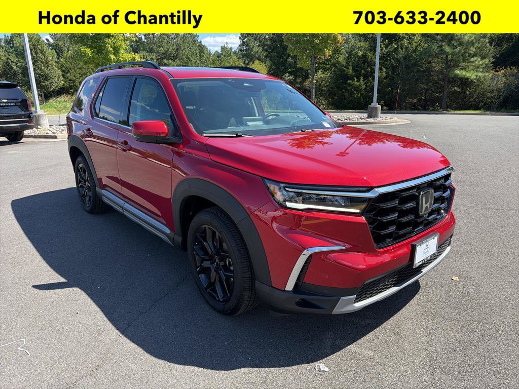 Used 2025 Honda Pilot Touring image 1