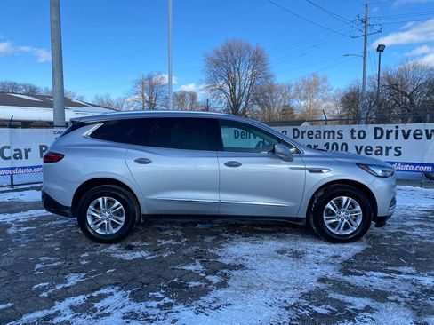 Used 2021 Buick Enclave Essence image 2