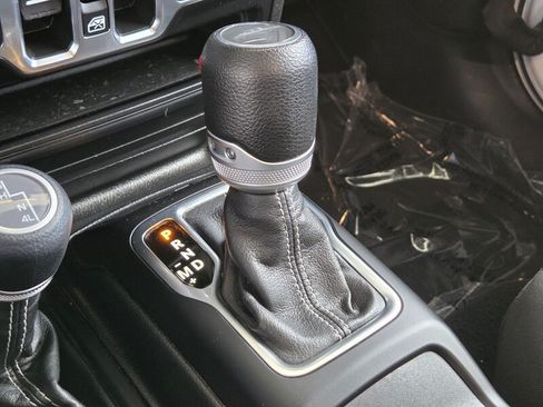 Used 2023 Jeep Gladiator Overland AWD/4WD image 31