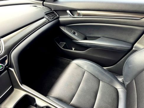 Used 2018 Honda Accord Sport image 30