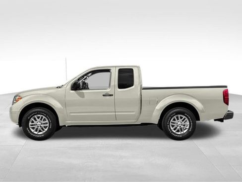 Used 2018 Nissan Frontier SV RWD image 3