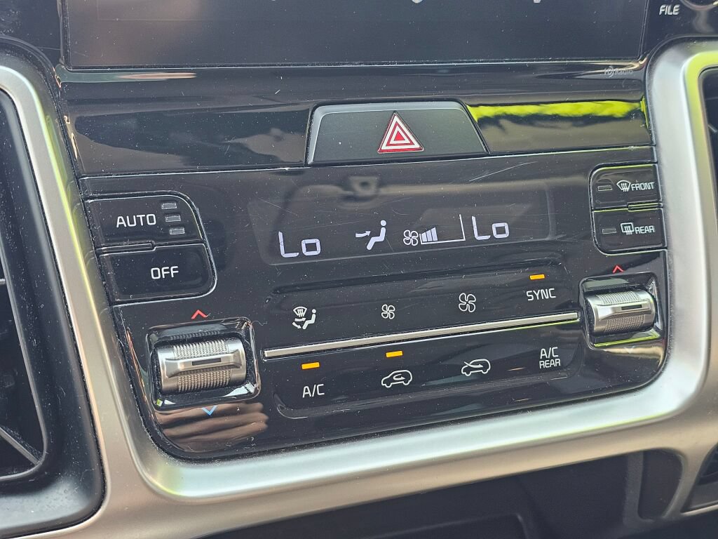 Used 2022 Kia Sorento LX AWD/4WD image 29