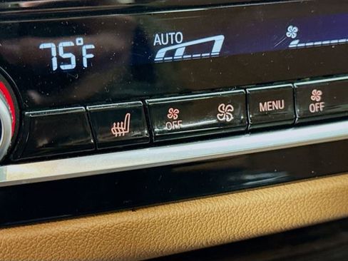 Used 2023 BMW 530e xDrive 530e iPerformance w/ Premium Package image 21