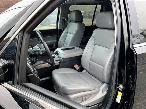 Used 2019 Chevrolet Suburban LT image 24