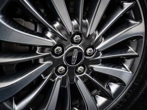 Used 2021 Lincoln Nautilus FWD w/ Equipment Group 101A image 8