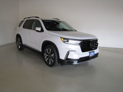 Certified 2023 Honda Pilot Elite image 3