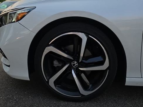 Used 2018 Honda Accord Sport image 6