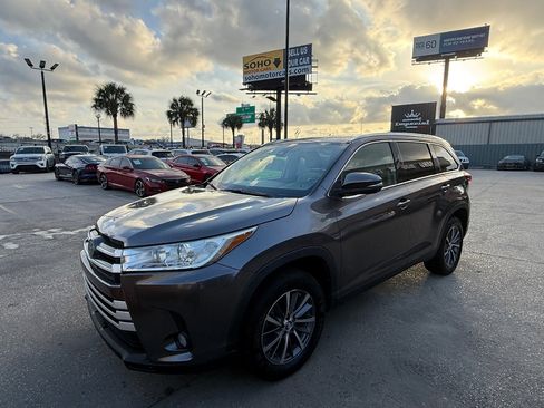 Used 2019 Toyota Highlander XLE FWD image 7