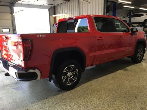New 2026 GMC Sierra 1500 SLE image 4