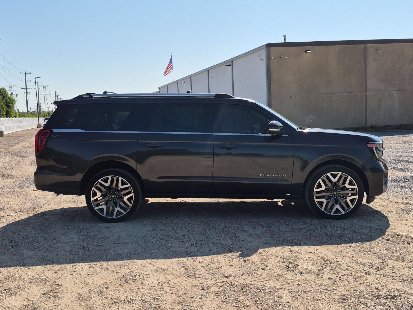 Used 2025 Ford Expedition Max Platinum w/ Platinum Ultimate Package AWD/4WD image 7