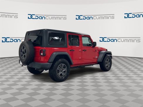 Used 2018 Jeep Wrangler Unlimited Sport S image 8