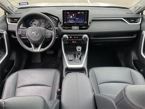 Used 2021 Toyota RAV4 XLE Premium image 10