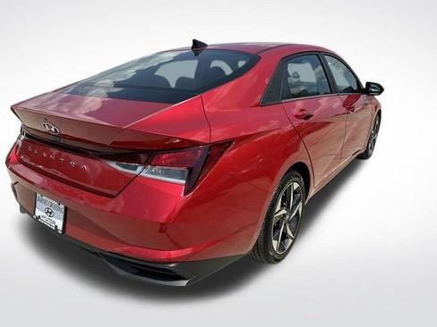 Used 2023 Hyundai Elantra SEL w/ Convenience Package FWD image 4