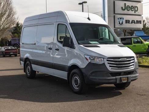 Used 2019 Freightliner Sprinter 3500 image 8