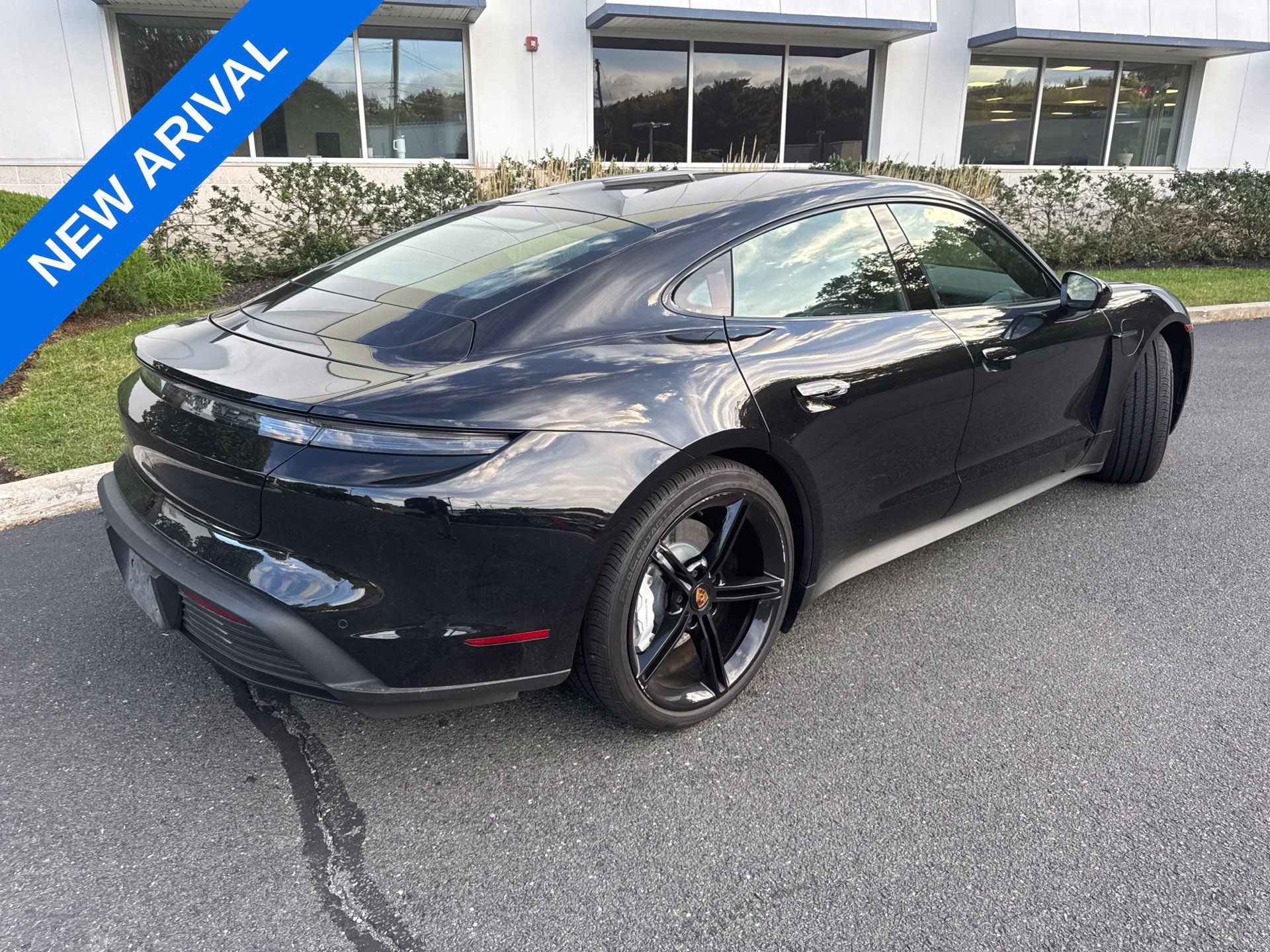 Used 2021 Porsche Taycan 4S AWD/4WD image 2