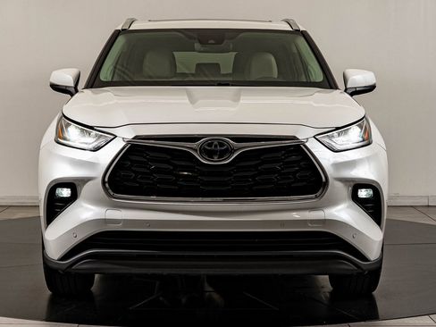 Used 2021 Toyota Highlander Limited image 2