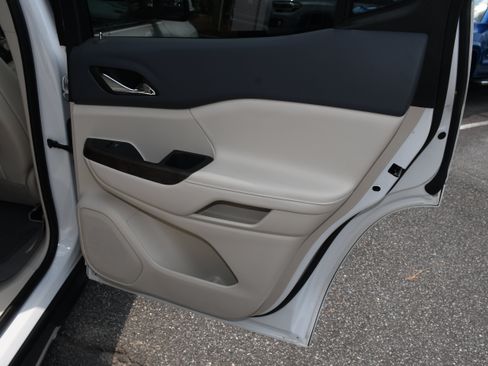 Used 2023 GMC Acadia Denali w/ Denali Technology Package FWD image 22