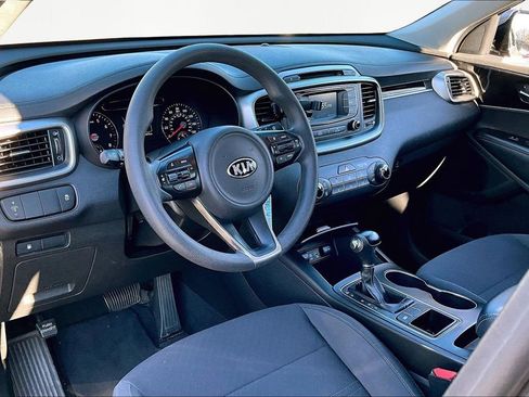 Used 2018 Kia Sorento L image 12