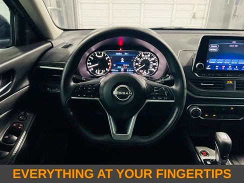 Used 2024 Nissan Altima 2.5 SV FWD image 5