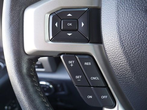 Used 2022 Ford F250 Lariat w/ Black Appearance Package AWD/4WD image 32