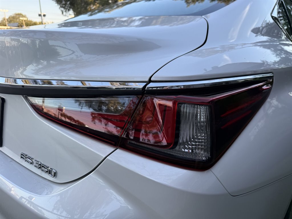 Used 2020 Lexus ES 350 w/ Premium Package FWD image 12