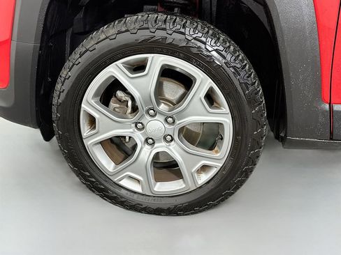 Used 2019 Jeep Renegade Latitude w/ Popular Equipment Group image 30