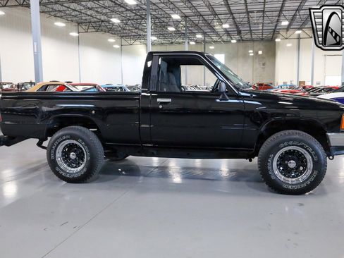 Used 1987 Toyota Pickup 2WD Regular Cab image 7