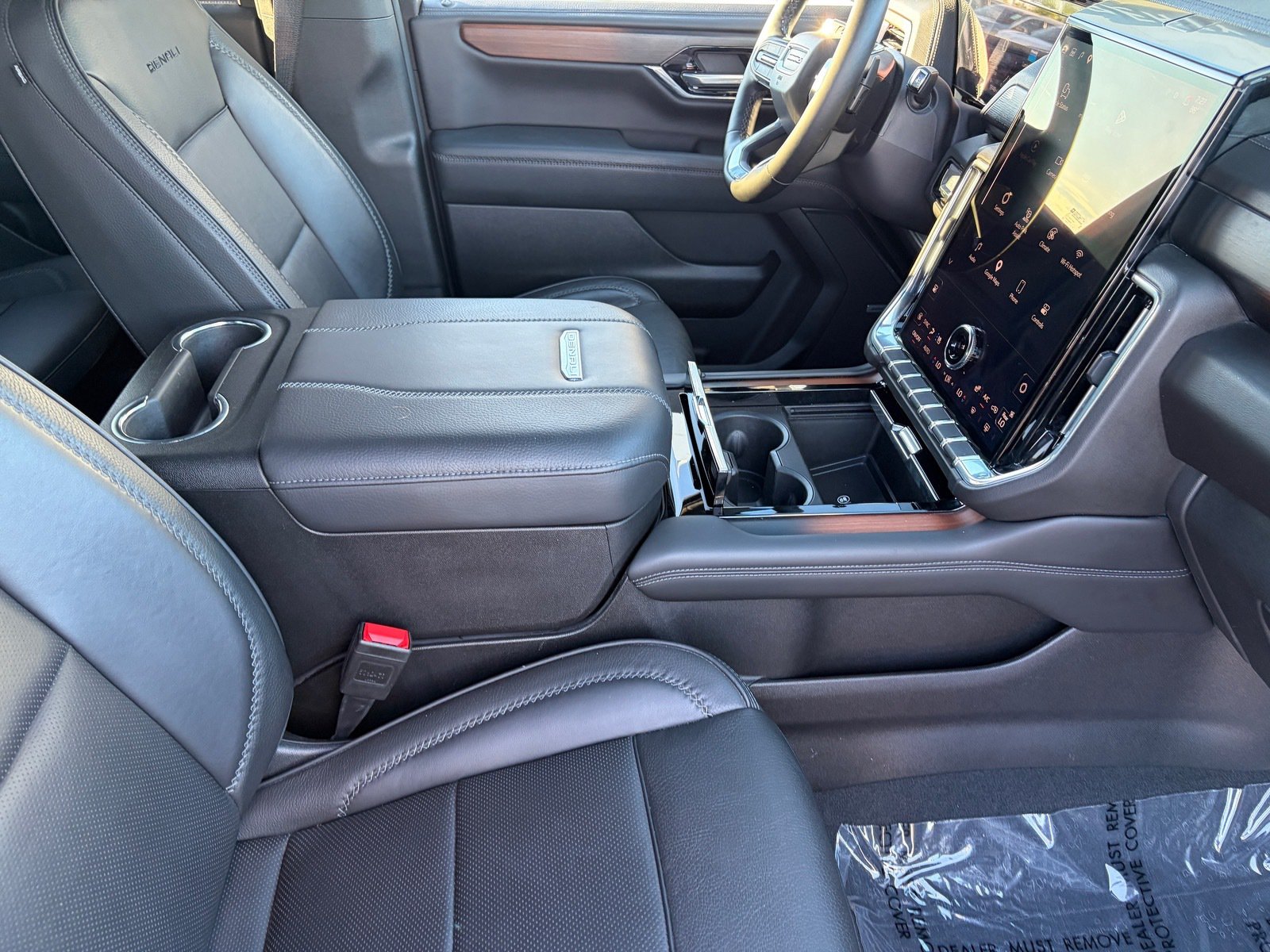 Used 2025 GMC Yukon XL Denali AWD/4WD image 10
