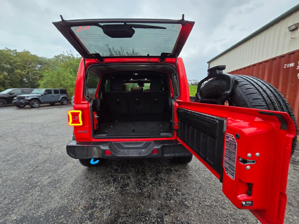 Used 2024 Jeep Wrangler Unlimited Sahara AWD/4WD image 22