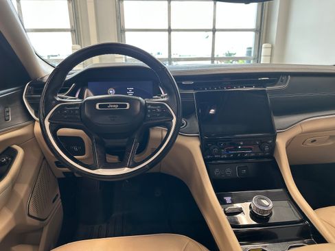 Used 2021 Jeep Grand Cherokee L Limited AWD/4WD image 18