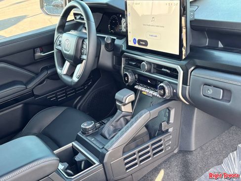Certified 2025 Toyota 4Runner Limited AWD/4WD image 13